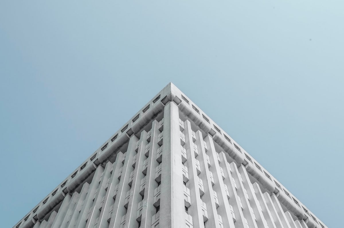 【题干】6.  下列短语各有一个错别字，找出来并订正。